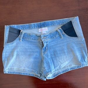 Isabel Maternity jean shirt light wash, midi short, size 10